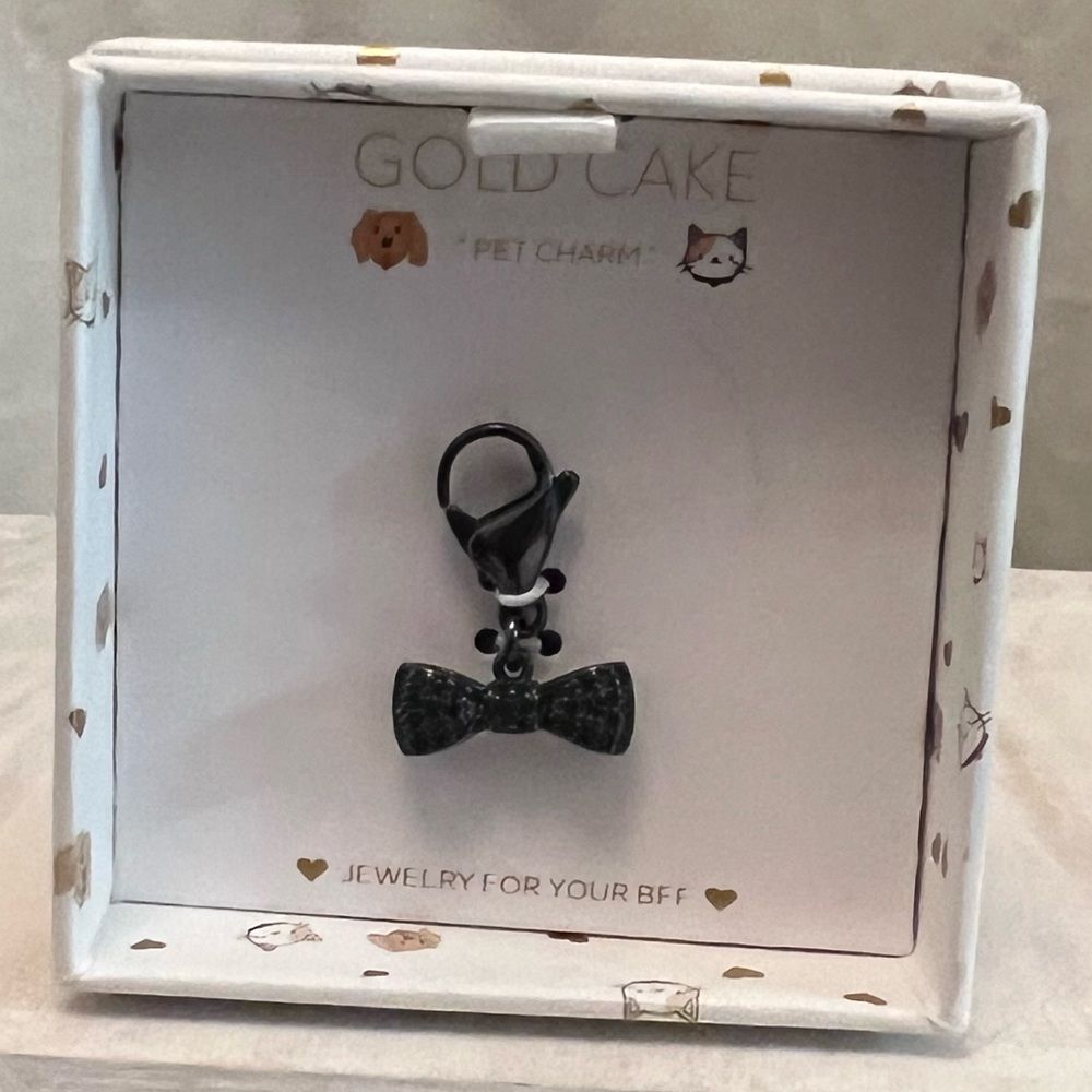 ⚡️Gold Cake Bow Pet Charm
